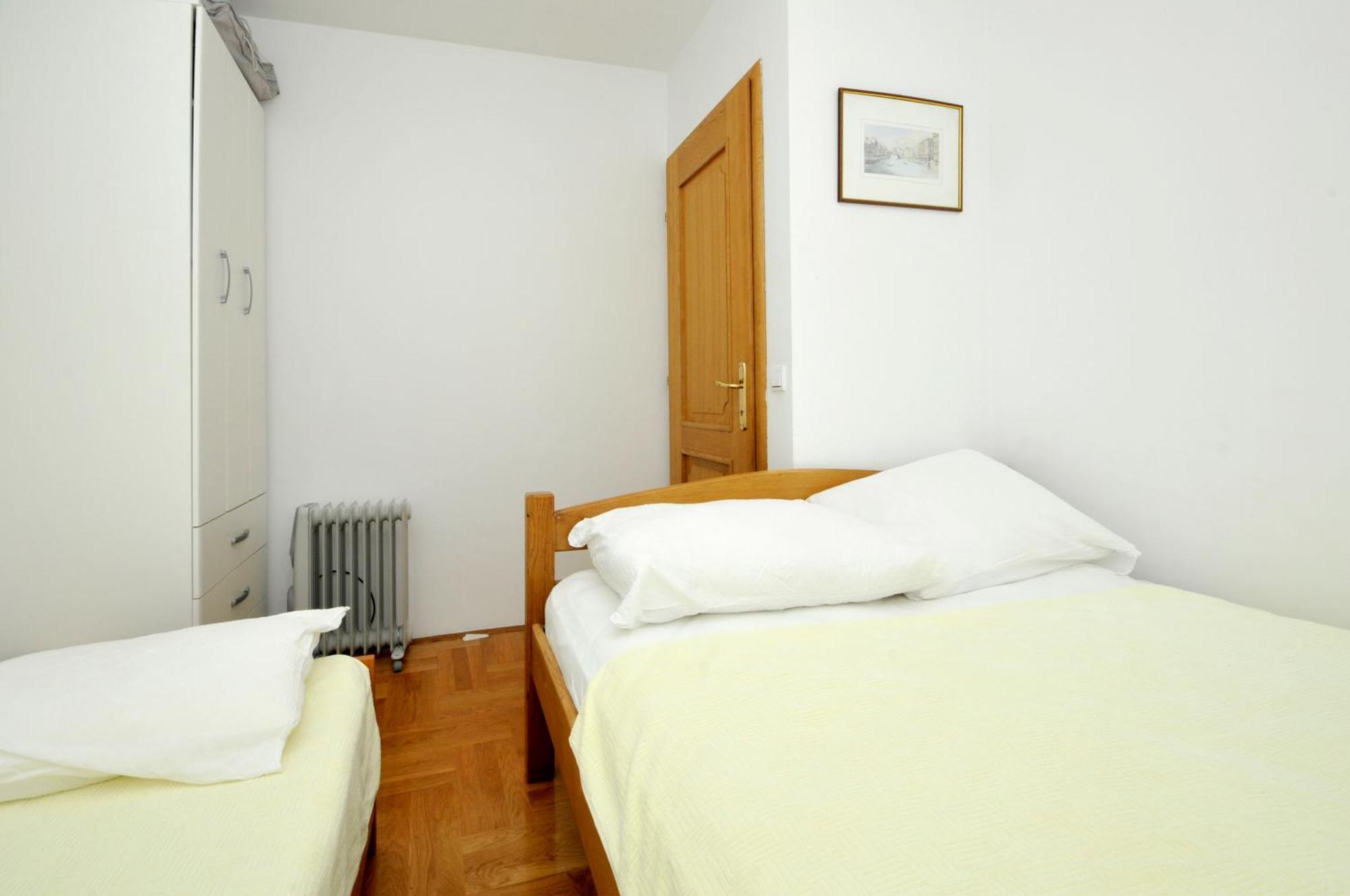 Apartmani Svalina - Seaview And 130M From Beach Trogir Exterior photo