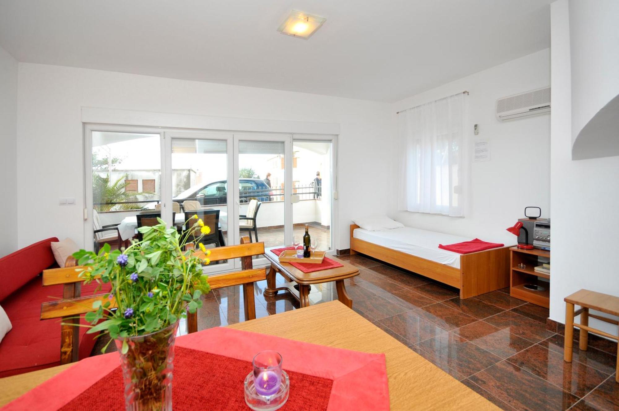 Apartmani Svalina - Seaview And 130M From Beach Trogir Exterior photo