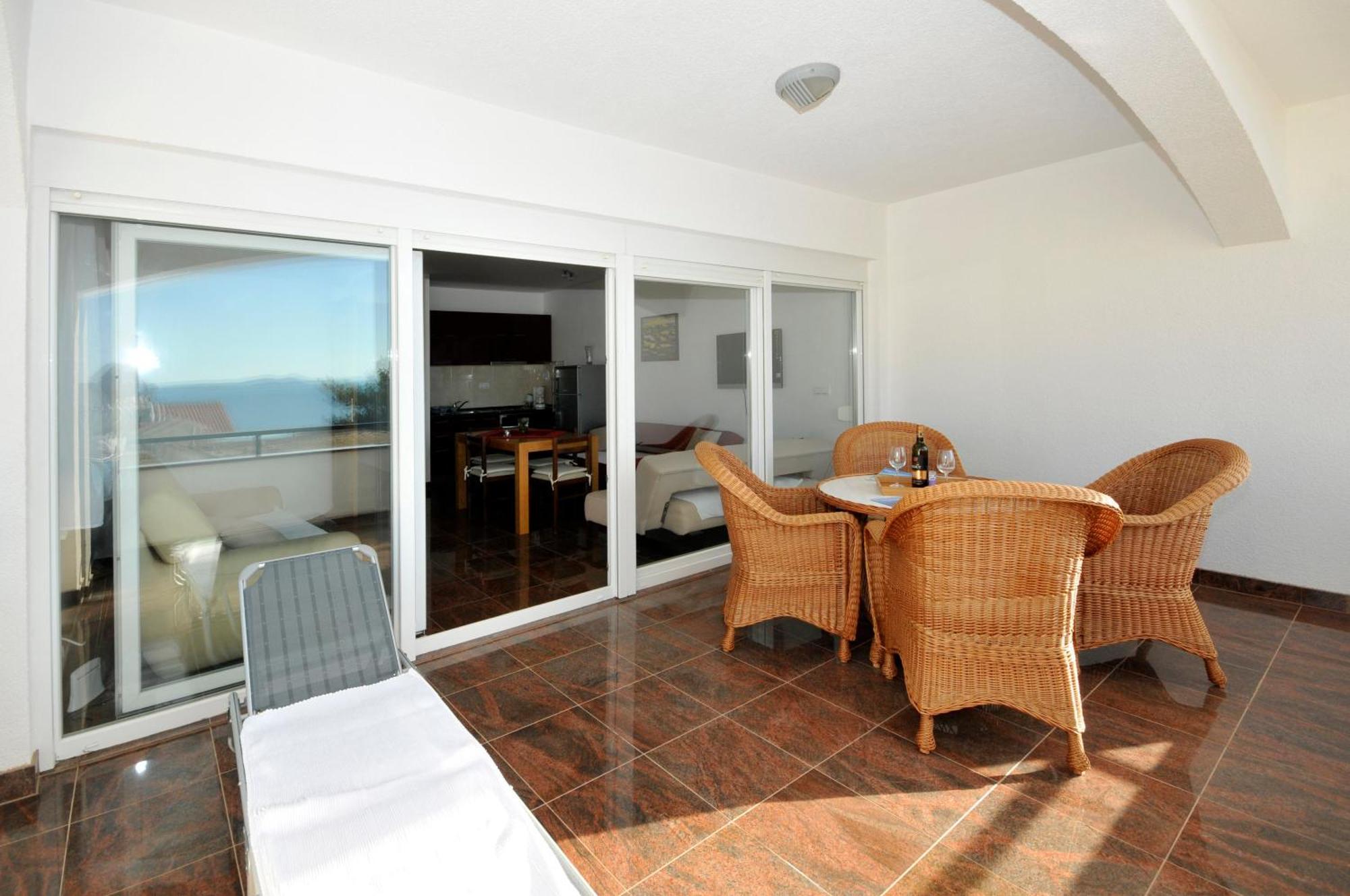 Apartmani Svalina - Seaview And 130M From Beach Trogir Exterior photo