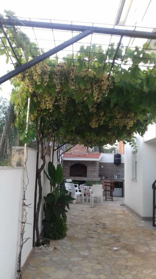 Apartmani Svalina - Seaview And 130M From Beach Trogir Exterior photo