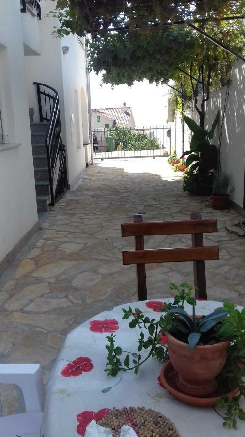 Apartmani Svalina - Seaview And 130M From Beach Trogir Exterior photo